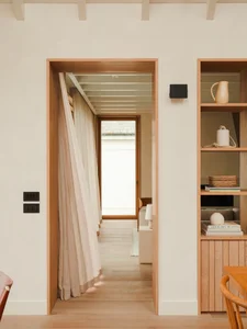 Stunning Cornwall Vacation Home Features Panoramic Ocean Views for Surfers - image 1