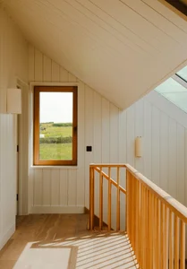Stunning Cornwall Vacation Home Features Panoramic Ocean Views for Surfers - image 3
