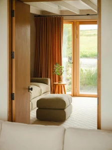 Stunning Cornwall Vacation Home Features Panoramic Ocean Views for Surfers - image 7