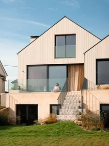 Stunning Cornwall Vacation Home Features Panoramic Ocean Views for Surfers - image 19
