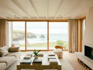 Stunning Cornwall Vacation Home Features Panoramic Ocean Views for Surfers - image 39