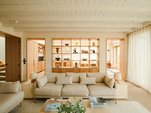 Stunning Cornwall Vacation Home Features Panoramic Ocean Views for Surfers - image 17
