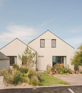 Stunning Cornwall Vacation Home Features Panoramic Ocean Views for Surfers - image 13