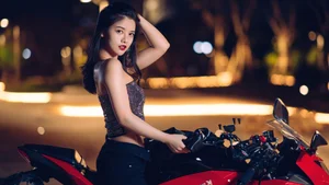 Sweet and Spicy Motorcycle Photoshoot: Fan Miaomiao and Jiner - image 3