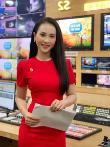 Vietnamese TV Host Captivates with Her Stunning Off-Screen Style Transformation - image 1