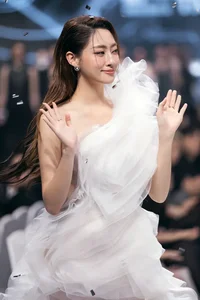 Lương Thùy Linh and Miss World Headline Lê Thanh Hòa’s Spectacular Fashion Show - image 5