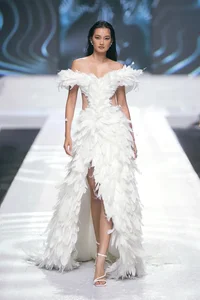 Lương Thùy Linh and Miss World Headline Lê Thanh Hòa’s Spectacular Fashion Show - image 8