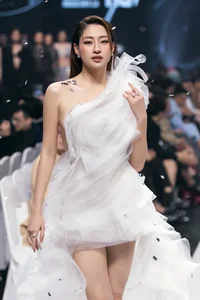Lương Thùy Linh and Miss World Headline Lê Thanh Hòa’s Spectacular Fashion Show - image 1