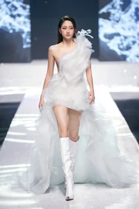 Lương Thùy Linh and Miss World Headline Lê Thanh Hòa’s Spectacular Fashion Show - image 0