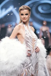 Lương Thùy Linh and Miss World Headline Lê Thanh Hòa’s Spectacular Fashion Show - image 9