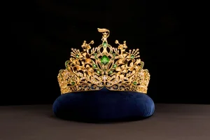 Magnificent 24K Gold Crown Adorned with Over 1000 Precious Gemstones - image 3