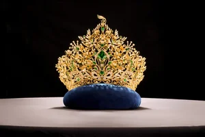 Magnificent 24K Gold Crown Adorned with Over 1000 Precious Gemstones - image 0
