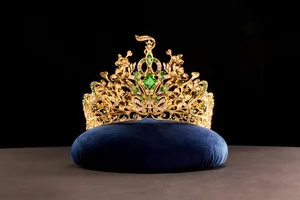 Magnificent 24K Gold Crown Adorned with Over 1000 Precious Gemstones - image 4