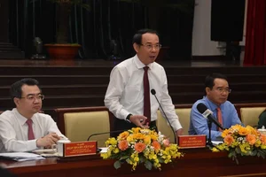 Ho Chi Minh City Leaders Host Spring Meeting with Artists and Journalists - image 2