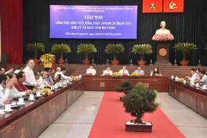 Ho Chi Minh City Leaders Host Spring Meeting with Artists and Journalists - image 4