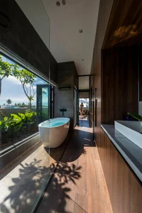 Urban Oasis: A Green Townhouse That Feels Like a Resort - image 7