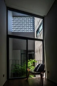 Urban Oasis: A Green Townhouse That Feels Like a Resort - image 6