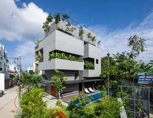 Urban Oasis: A Green Townhouse That Feels Like a Resort - image 4