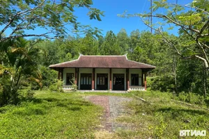 Mysterious Artifacts Discovered Inside the Hidden Forest Villa of Central Vietnam’s Lord - image 5