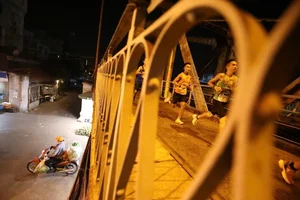Veteran Runner Nguyen Van Lai Smashes Personal Best in 42km Marathon - image 1