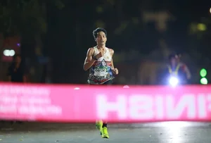 Veteran Runner Nguyen Van Lai Smashes Personal Best in 42km Marathon - image 3