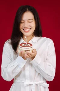 Doan Van Hau Korean Wedding Photos and Swimmer Anh Vien Sweet 27th Birthday - image 2