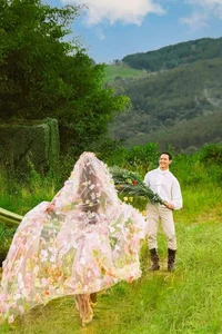 Doan Van Hau Korean Wedding Photos and Swimmer Anh Vien Sweet 27th Birthday - image 1