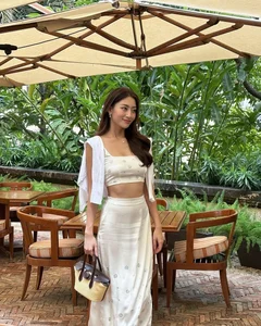 Vietnamese Celebrities Rocking the Luxury Straw Bag Trend - image 8