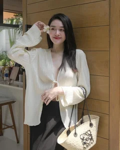Vietnamese Celebrities Rocking the Luxury Straw Bag Trend - image 0