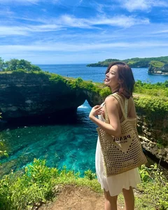 Vietnamese Celebrities Rocking the Luxury Straw Bag Trend - image 1