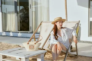 Vietnamese Celebrities Rocking the Luxury Straw Bag Trend - image 7