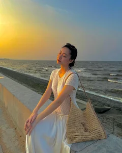 Vietnamese Celebrities Rocking the Luxury Straw Bag Trend - image 6