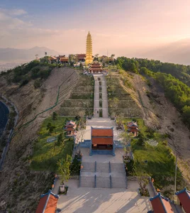 Stunning Gold-Plated Stupa Temple of Phuong Nhi's Wedding Ceremony - image 12