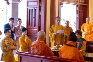 Stunning Gold-Plated Stupa Temple of Phuong Nhi's Wedding Ceremony - image 9