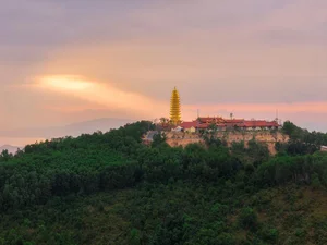 Stunning Gold-Plated Stupa Temple of Phuong Nhi's Wedding Ceremony - image 7