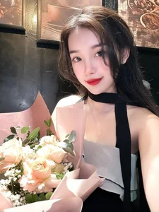 The Stunning Beauty of CAHN FC Star Wife: A True Celebrity Aura - image 0