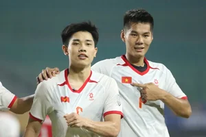 Vietnamese Football Drama: Dinh Bac’s Bold Response to Form Criticism and Doan Van Hau’s Heated On-Field Confrontation - image 4