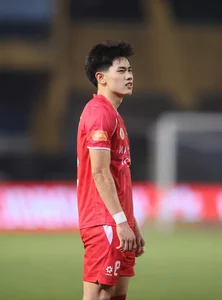 Vietnamese Football Drama: Dinh Bac’s Bold Response to Form Criticism and Doan Van Hau’s Heated On-Field Confrontation - image 6