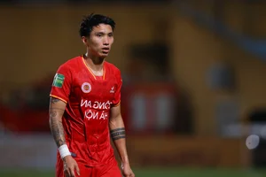 Vietnamese Football Drama: Dinh Bac’s Bold Response to Form Criticism and Doan Van Hau’s Heated On-Field Confrontation - image 3