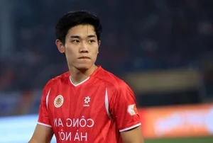Vietnamese Football Drama: Dinh Bac’s Bold Response to Form Criticism and Doan Van Hau’s Heated On-Field Confrontation - image 5