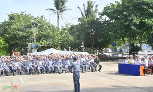 Vietnam Naval Region 4 Celebrates Traditional Day and Remarkable Military Achievements - image 4