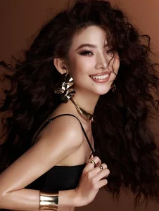 Stunning Runner-Up Captivates Audience at Miss Cosmo Vietnam 2025 Pageant - image 0