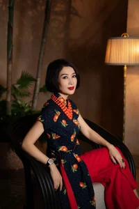 Miss Sport Thu Huong Makes Elegant Modeling Comeback After 30 Years - image 5