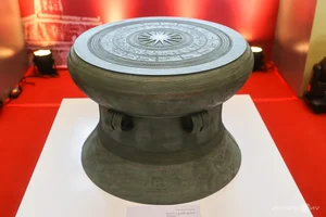 Thang Long Imperial Citadel Artifacts Exhibited in Ho Chi Minh City - image 3