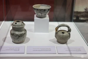Thang Long Imperial Citadel Artifacts Exhibited in Ho Chi Minh City - image 4