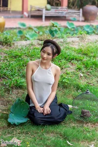 The Artistic Beauty and Modern Evolution of Vietnam's Traditional Ao Yem - image 55