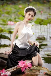 The Artistic Beauty and Modern Evolution of Vietnam's Traditional Ao Yem - image 126