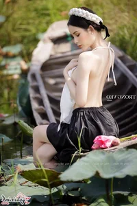 The Artistic Beauty and Modern Evolution of Vietnam's Traditional Ao Yem - image 95