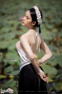 The Artistic Beauty and Modern Evolution of Vietnam's Traditional Ao Yem - image 124