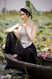 The Artistic Beauty and Modern Evolution of Vietnam's Traditional Ao Yem - image 67